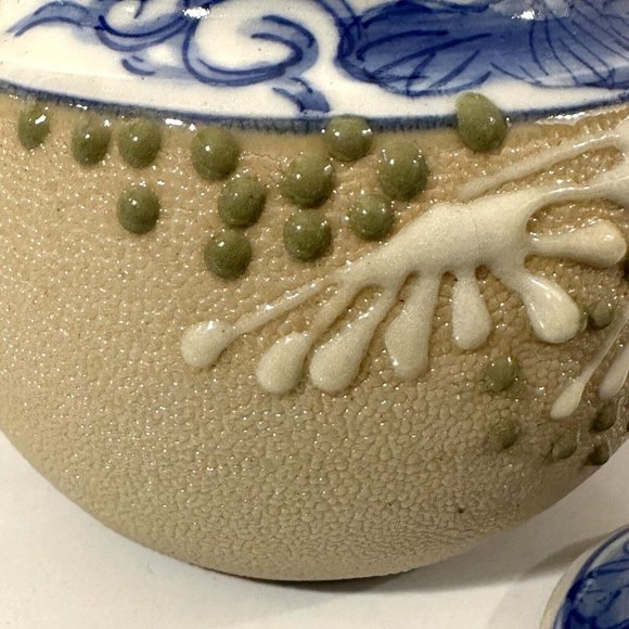 Rare Japanese Meiji Period Arita Moriage Sharkskin Glaze Teapot with Lid - Picture 3 of 9